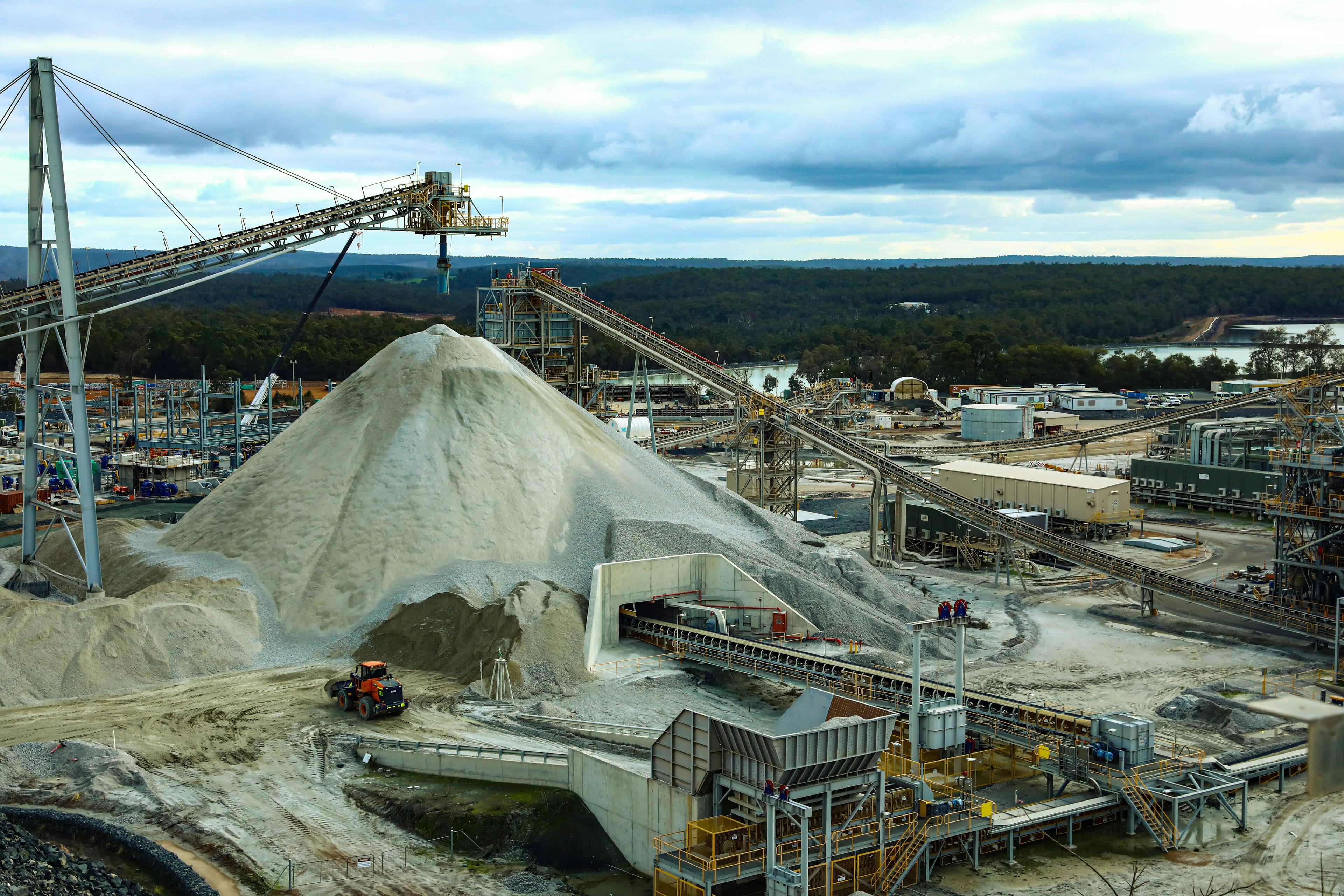 天齐锂业：第三季度净利润9548.55万元 同比扭亏