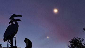 “双星伴月”10日晚天宇现“笑脸”