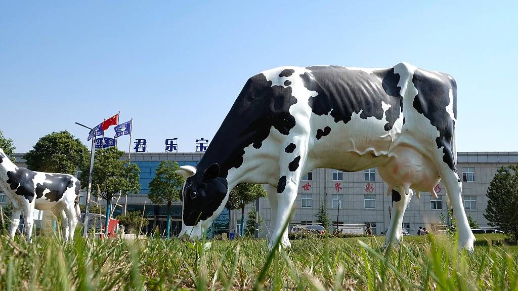 蒙牛乳业(02319.HK)11月7日回购40.00万股，耗资575.78万港元