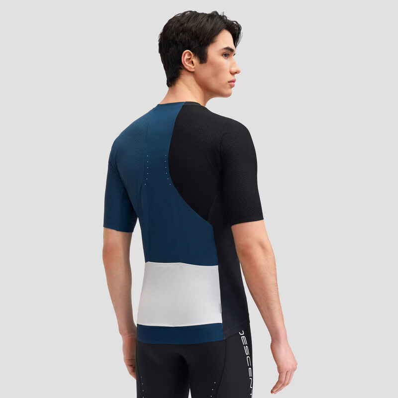 迪桑特官宣吴磊为品牌代言人