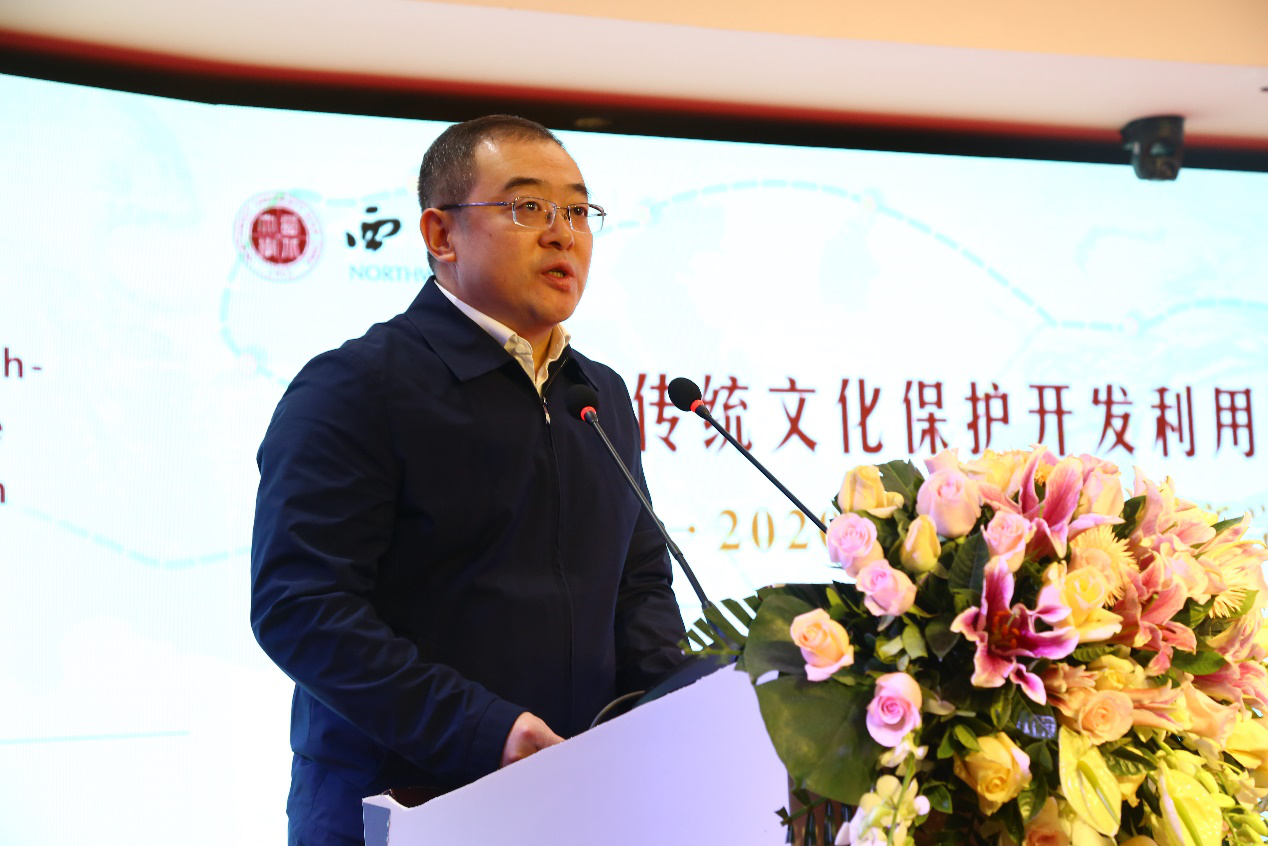 两河润泽下的乐活图：穿丝绸，稻香肉足，酒具成套