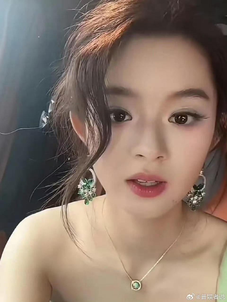 章泽天开通个人播客一小时，收听量破万