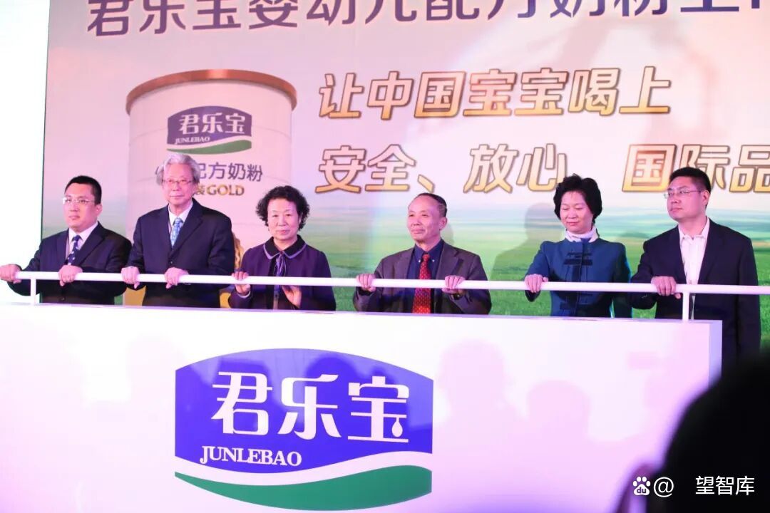 62岁的魏立华，带30岁的君乐宝“安家”港交所