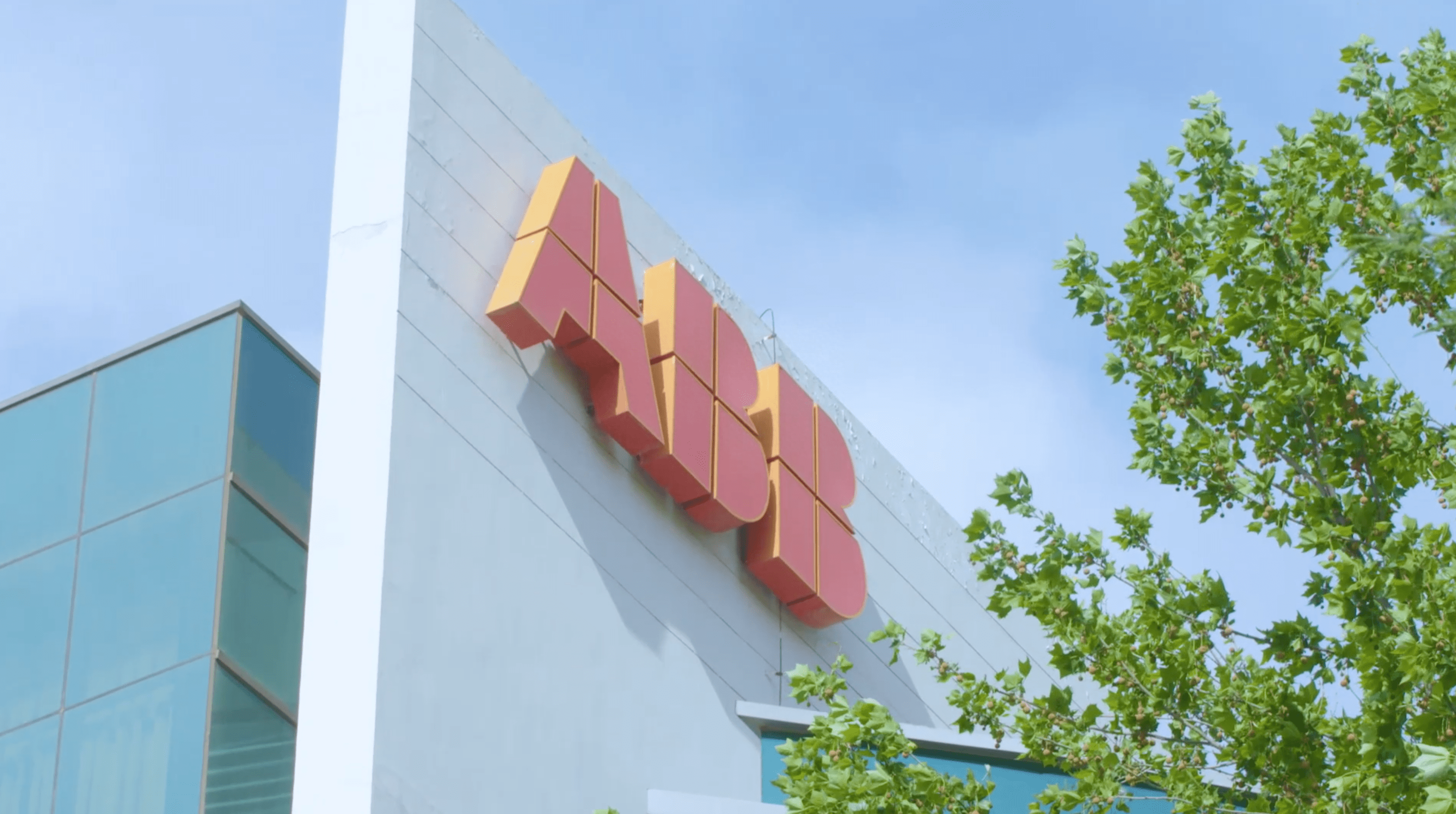 华菱钢铁:公司保持战略定力,在产品结构调整等方面的持续投入