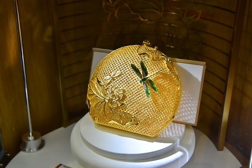 萃华珠宝：深耕非遗花丝镶嵌等传统技法