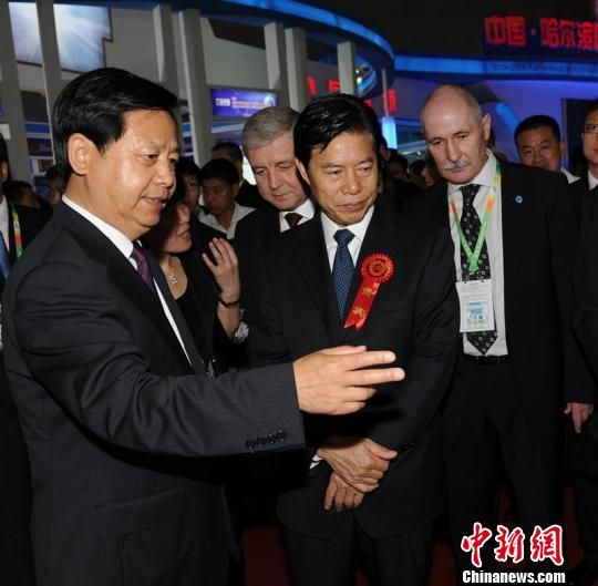 商务部国际贸易谈判代表兼副部长李成钢会见罗技公司首席执行官法贝尔