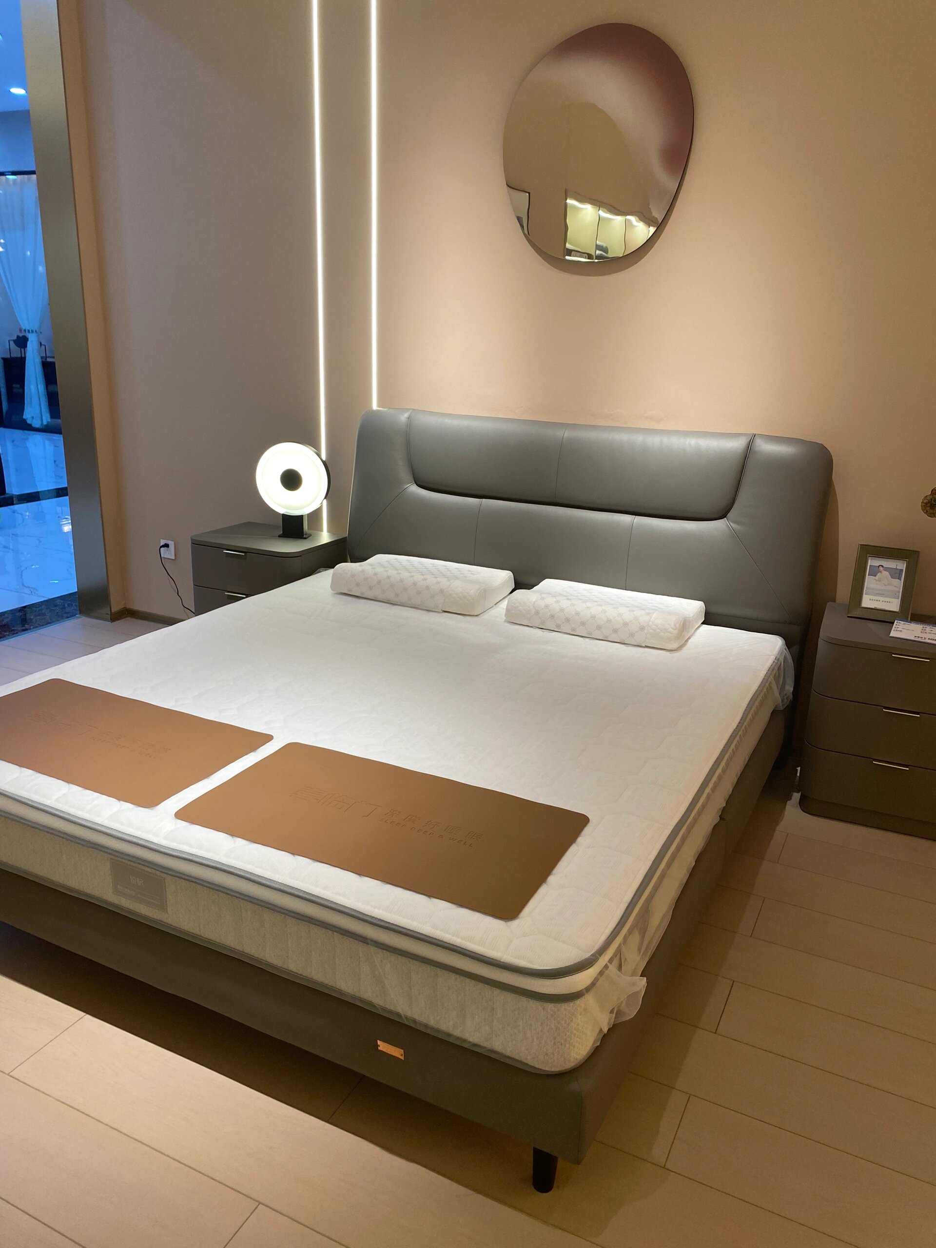 喜临门获得外观设计专利授权:“床架(lalouxishi-2)”