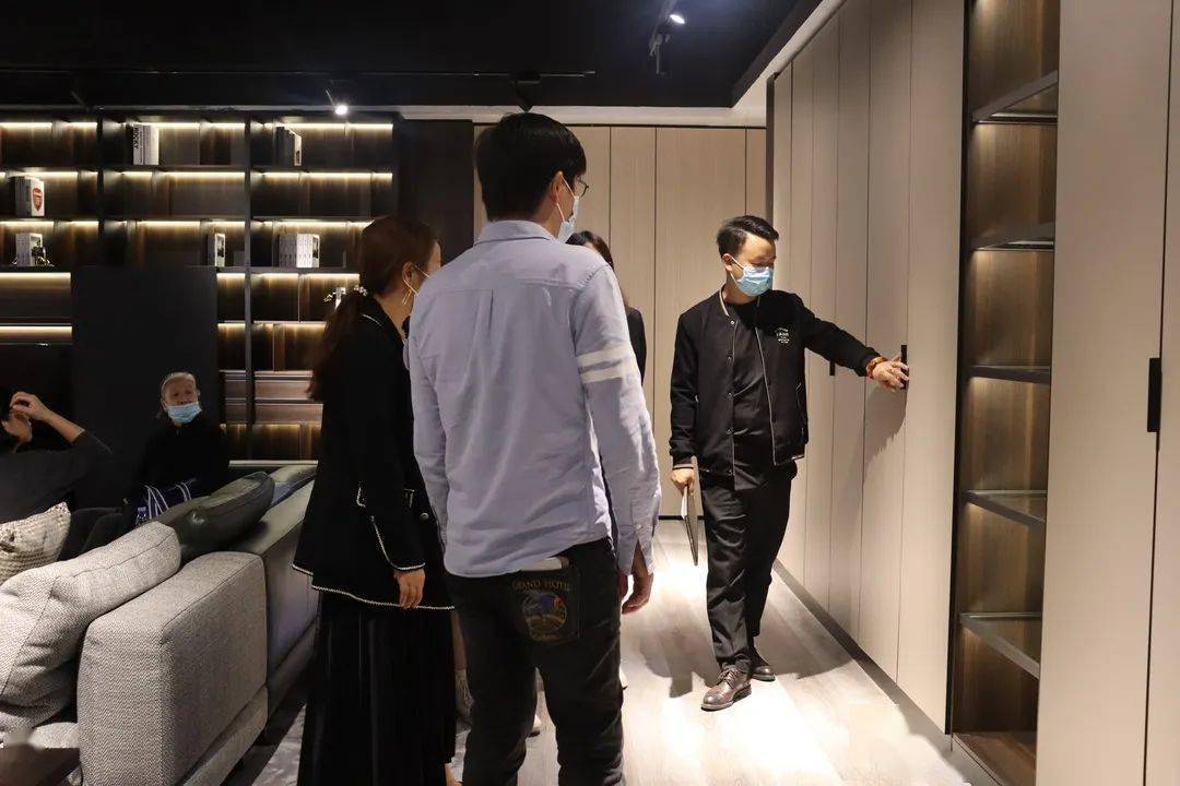 名雕股份录得6天5板