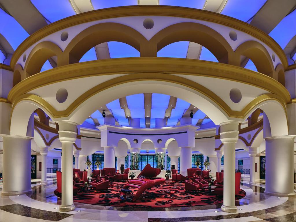 华侨城2025年销售额177.3亿元