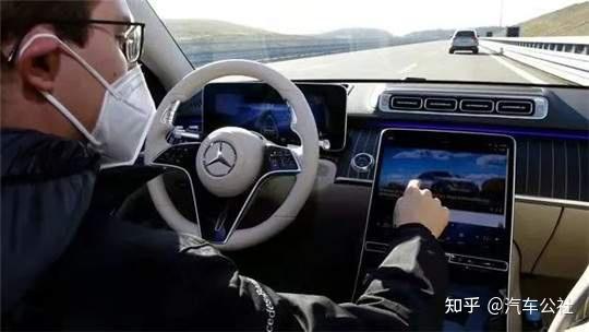 内存价格“涨疯”背后：智能汽车被AI“卡脖子”