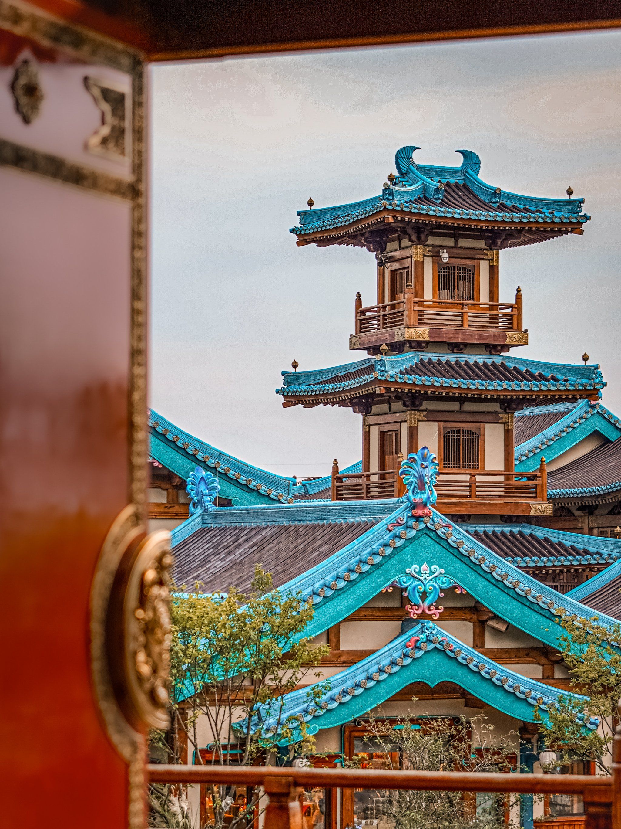 多个景区门票约满！新中式主题乐园门票预订翻番，小城游加速“出圈”！