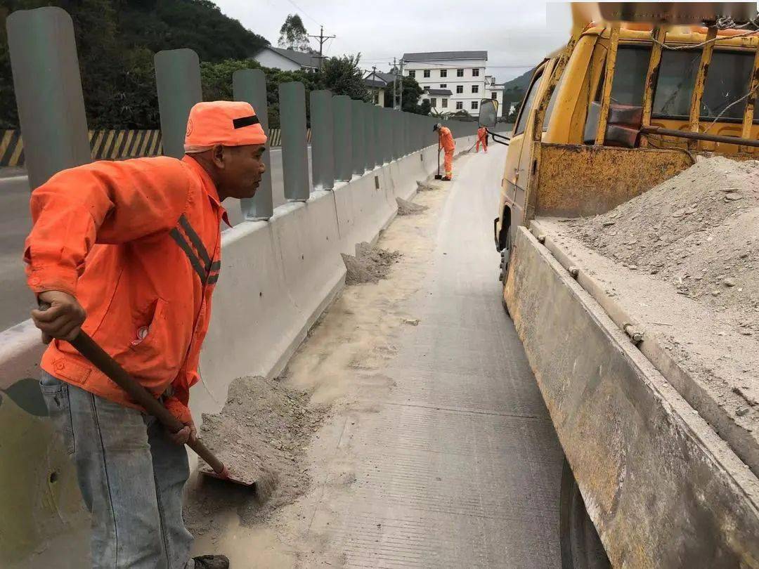 人机协同，他们给水下桥梁“做体检”