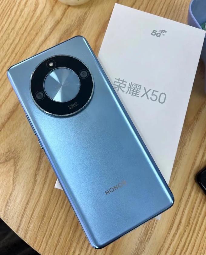 荣耀公司推出机器人手机