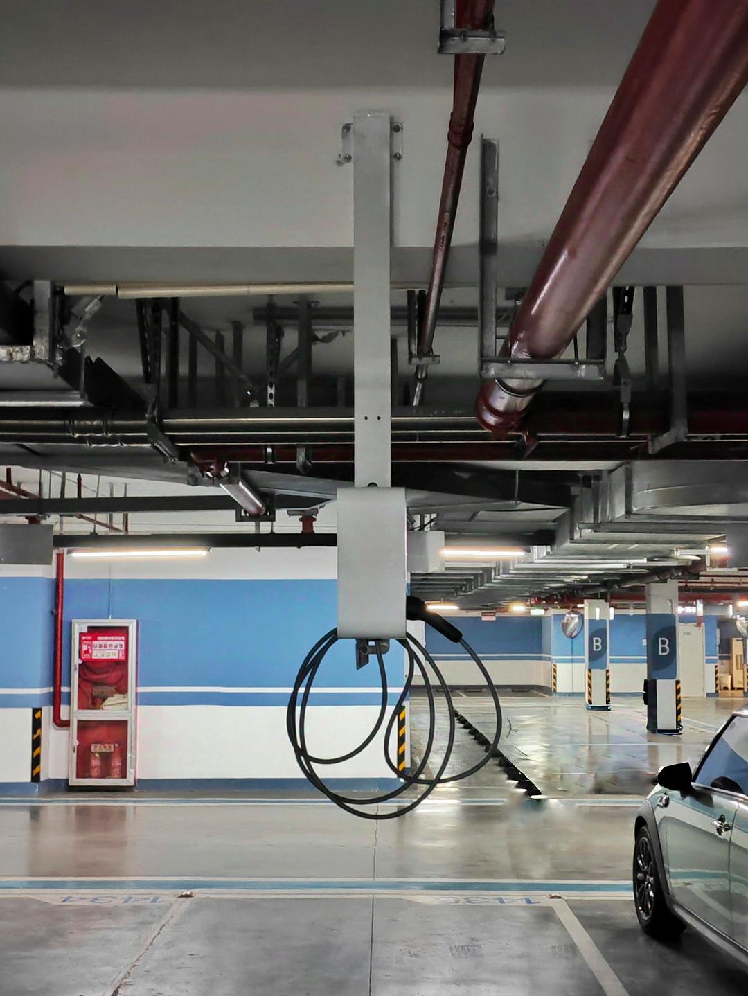 优优绿能获得外观设计专利授权：“壁挂式充电桩”