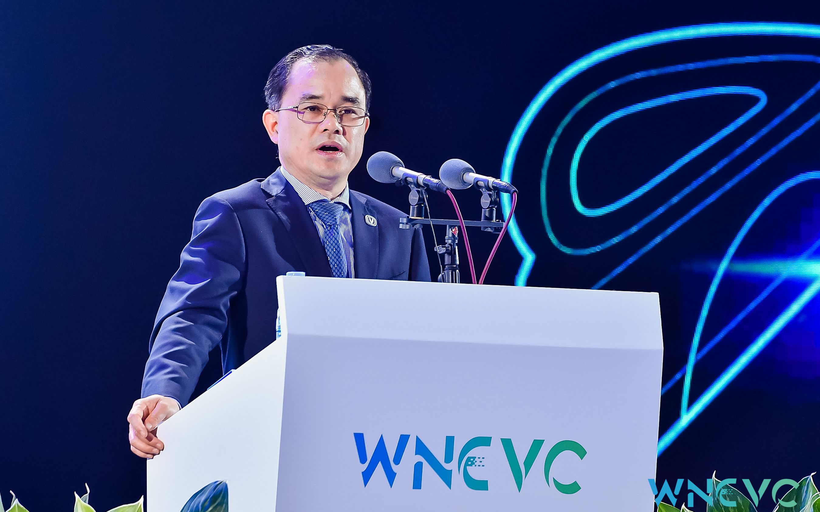 全国人大代表、长安汽车董事长朱华荣： 培育全球领军车企 加快自动驾驶产业制度供给