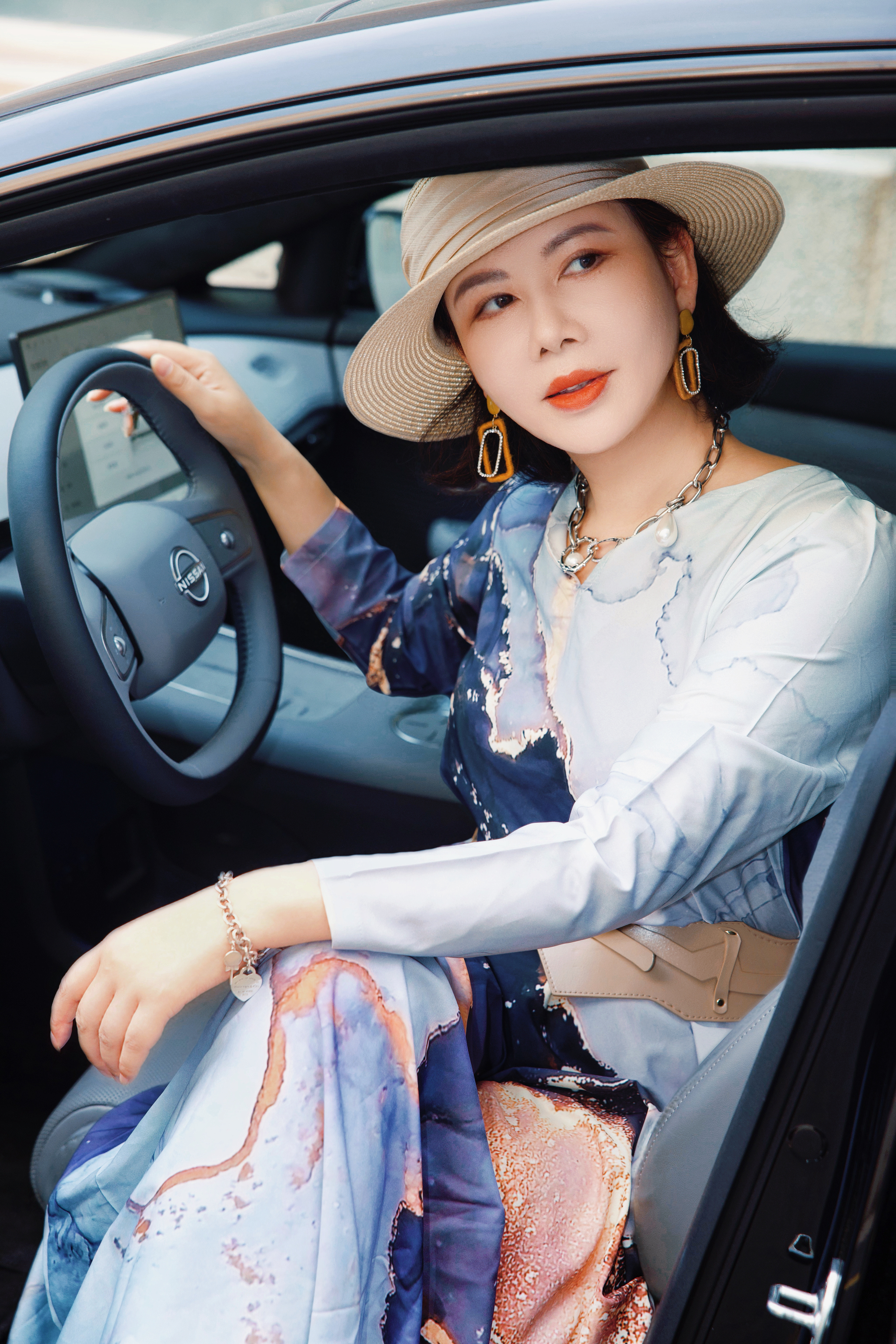 智驾“小蓝灯”的高速奇遇：被别车、被调戏、被当“瘟神”