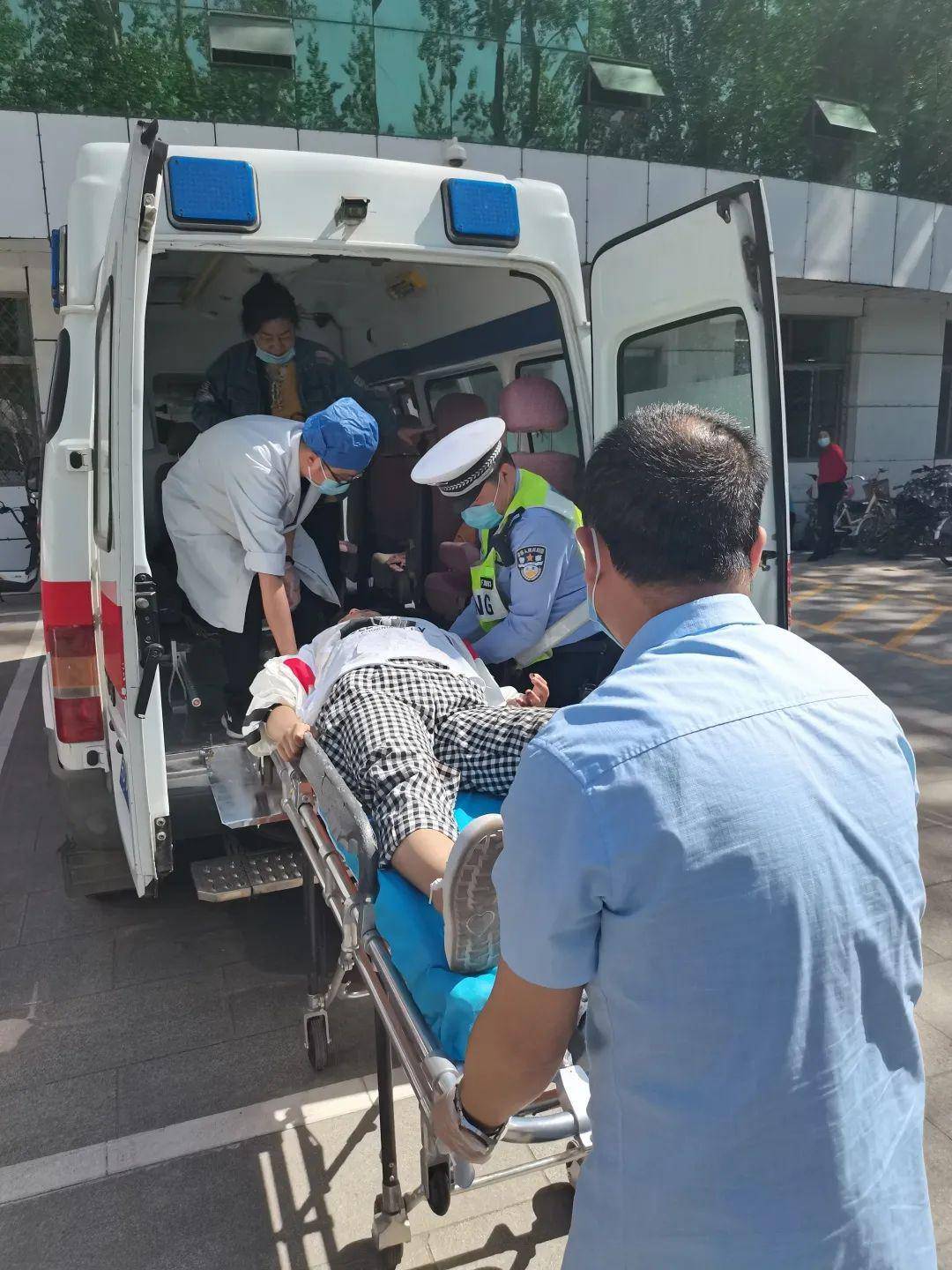 四维图新获得发明专利授权：“自行车道与路口交通灯自动关联的方法、系统、介质及设备”